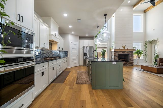 1211 Longbourn Drive, Centerton, AR 72719