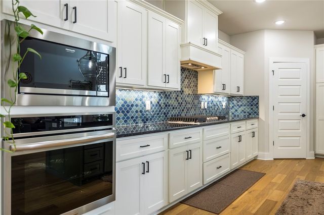 1211 Longbourn Drive, Centerton, AR 72719