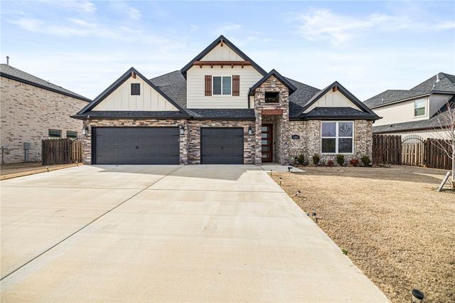 1211 Longbourn Drive, Centerton, AR 72719