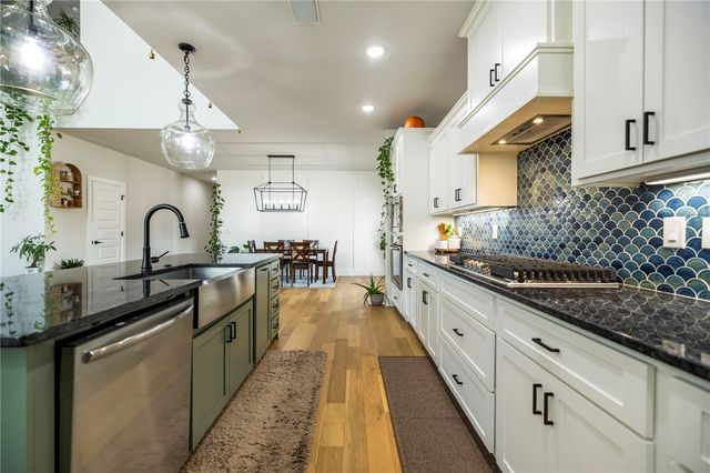 1211 Longbourn Drive, Centerton, AR 72719