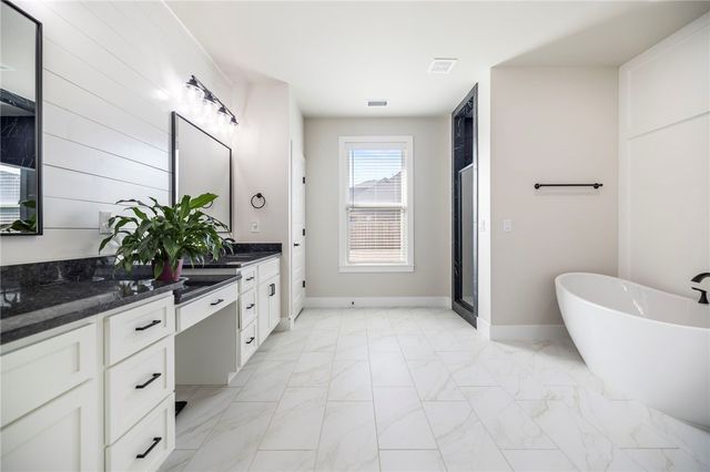 1211 Longbourn Drive, Centerton, AR 72719