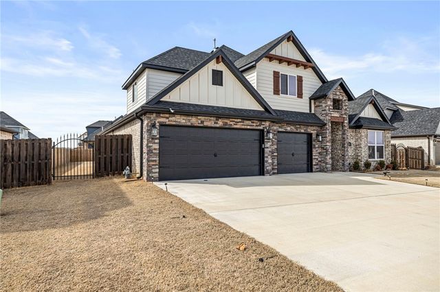 1211 Longbourn Drive, Centerton, AR 72719