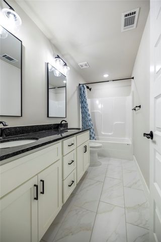 1211 Longbourn Drive, Centerton, AR 72719