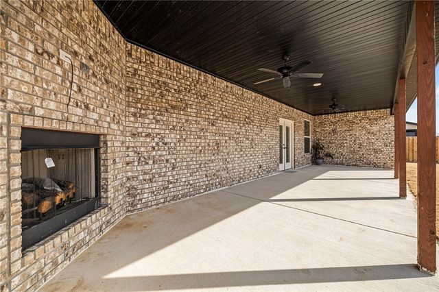 1211 Longbourn Drive, Centerton, AR 72719