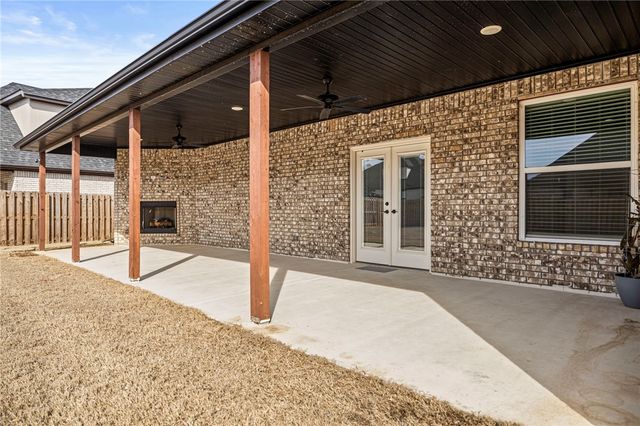 1211 Longbourn Drive, Centerton, AR 72719