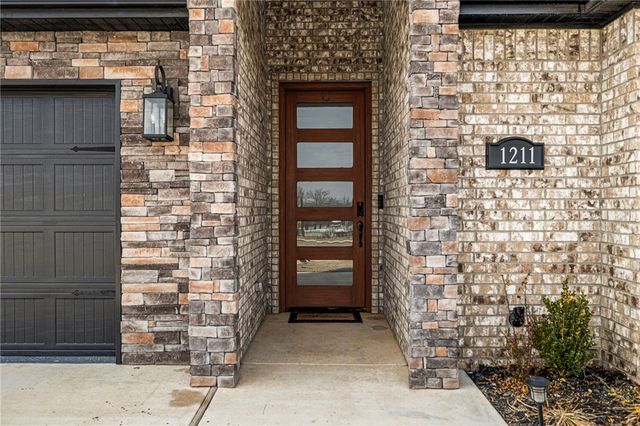 1211 Longbourn Drive, Centerton, AR 72719