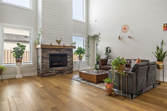 1211 Longbourn Drive, Centerton, AR 72719