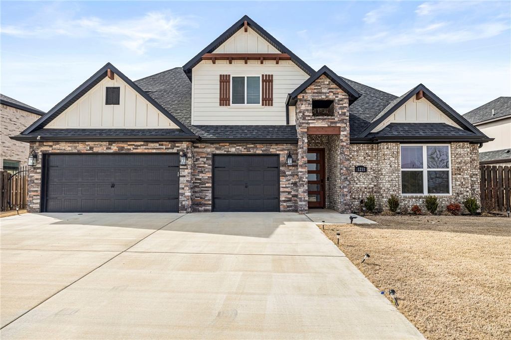 1211 Longbourn Drive, Centerton, AR 72719