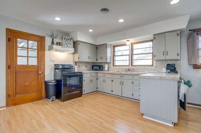 809 Euclid Street, Cleburne, TX 76033