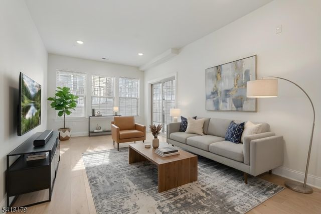 14 Marigold Ct, Warren Twp., NJ 07059