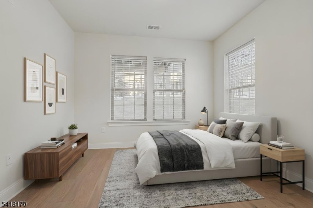 Image 15 of property listing at 14 Marigold Ct, Warren Twp., NJ 07059