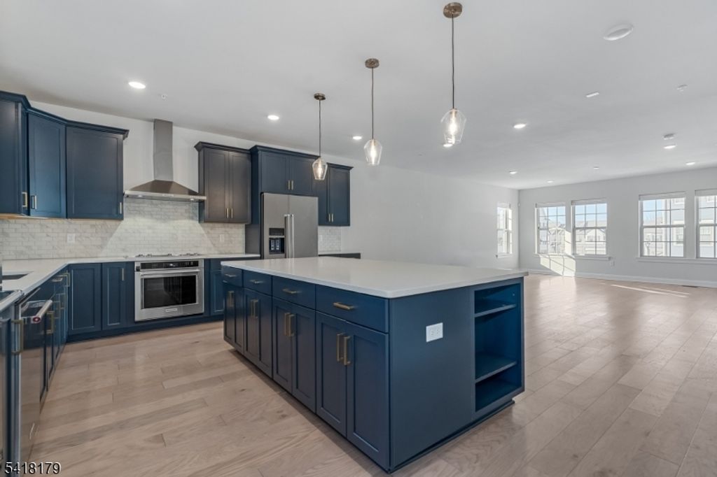 Image 4 of property listing at 14 Marigold Ct, Warren Twp., NJ 07059