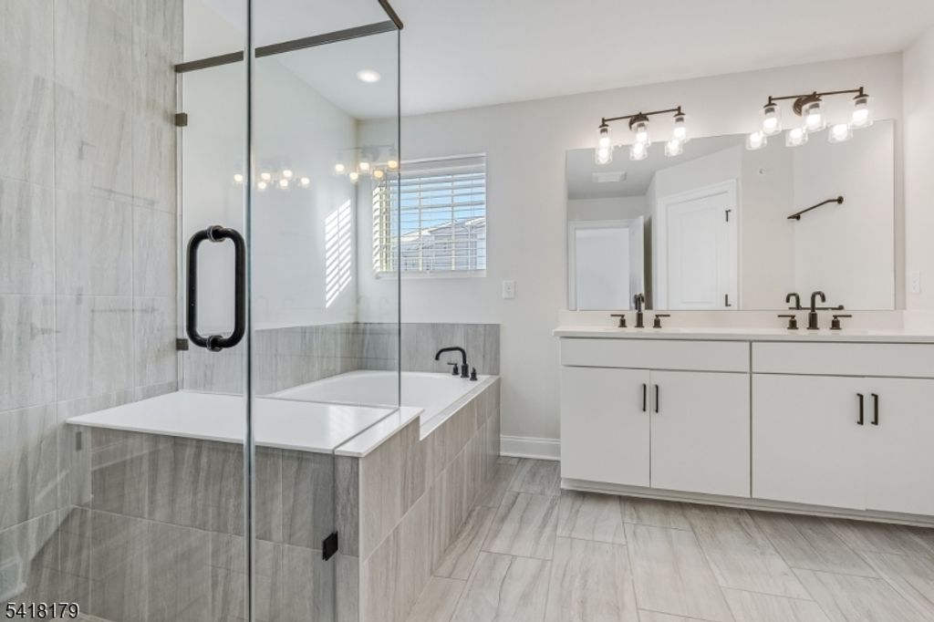 Image 9 of property listing at 14 Marigold Ct, Warren Twp., NJ 07059