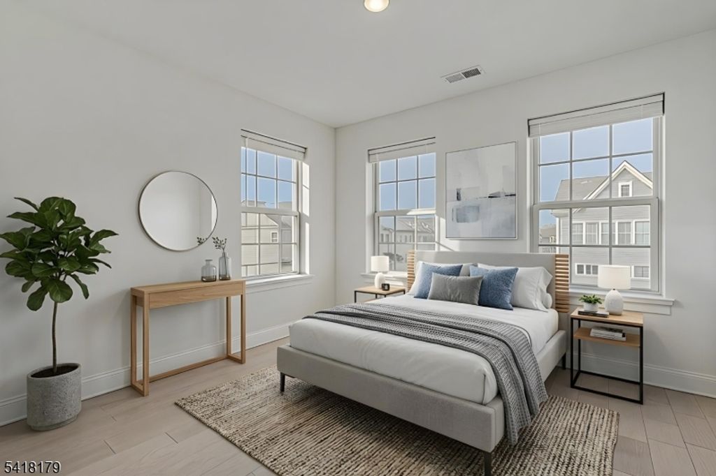 Image 10 of property listing at 14 Marigold Ct, Warren Twp., NJ 07059