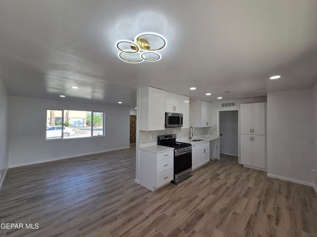 1221 MEADOWVIEW Drive, El Paso, TX 79925