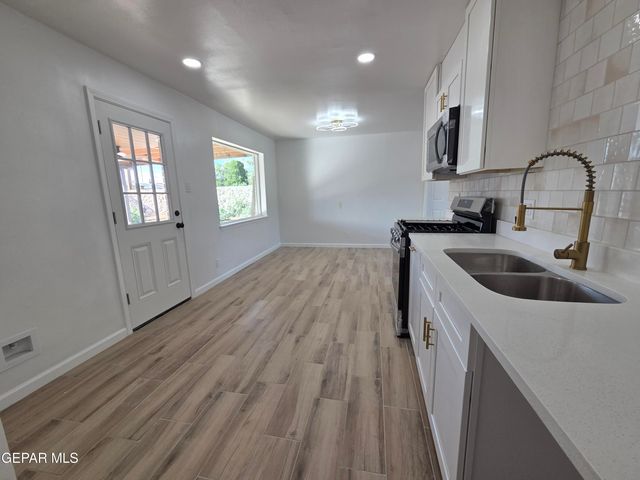 1221 MEADOWVIEW Drive, El Paso, TX 79925
