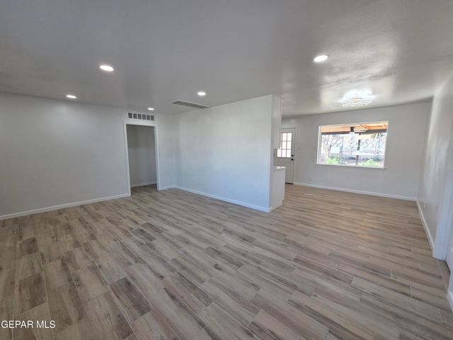 1221 MEADOWVIEW Drive, El Paso, TX 79925