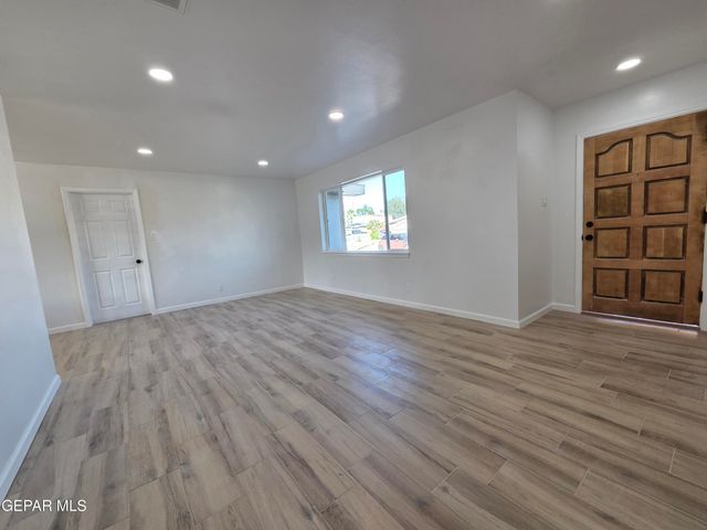 1221 MEADOWVIEW Drive, El Paso, TX 79925