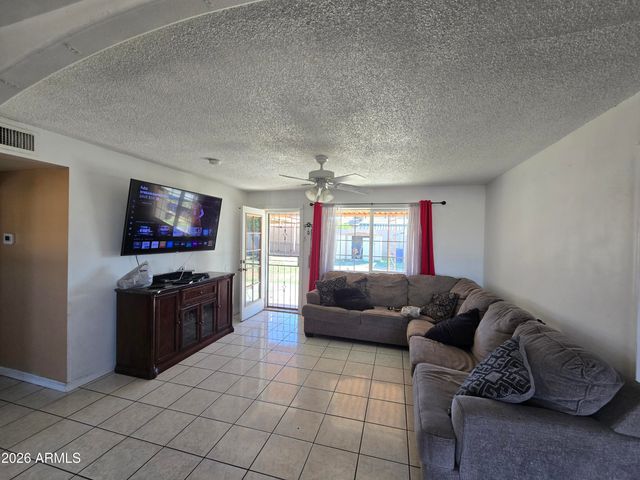 8425 S 6TH Avenue, Phoenix, AZ 85041