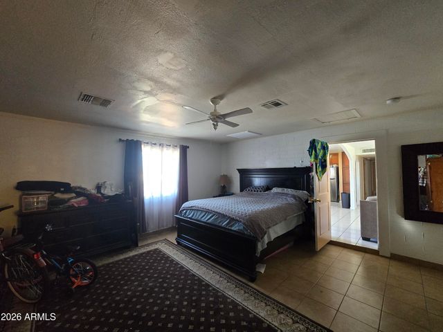 8425 S 6TH Avenue, Phoenix, AZ 85041