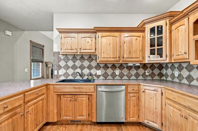 1002 E Rachael Drive, Republic, MO 65738
