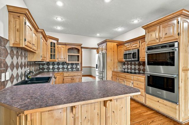 1002 E Rachael Drive, Republic, MO 65738