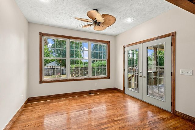 1002 E Rachael Drive, Republic, MO 65738
