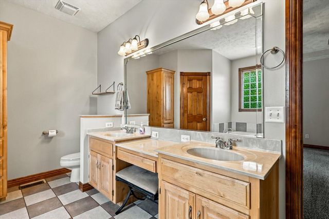 1002 E Rachael Drive, Republic, MO 65738