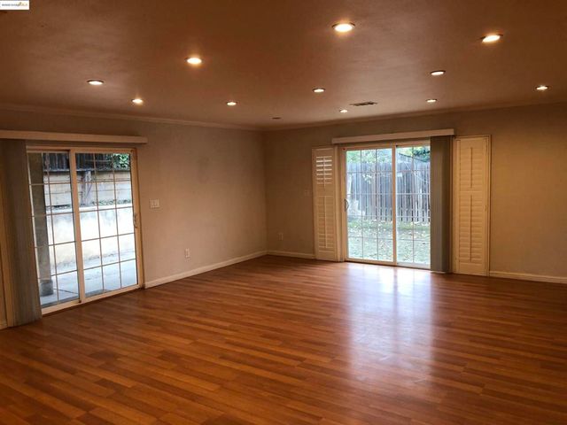 2174 Sugartree Dr, Pittsburg, CA 94565