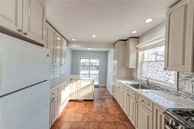 71 Community Road, Bay Shore, NY 11706