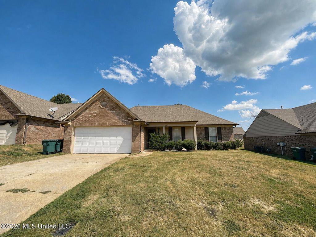 3944 Long Fence Drive, Southaven, MS 38671 — exterior