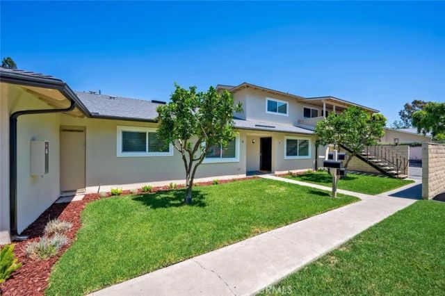 2620 W Aurora 2, Santa Ana, CA 92704