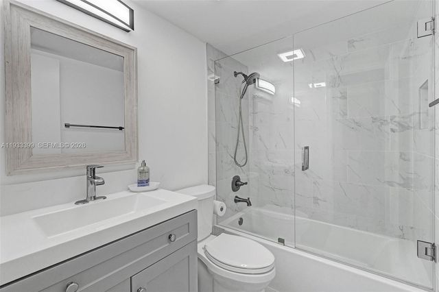 1105 Lake Shore Dr 202, Lake Park, FL 33403