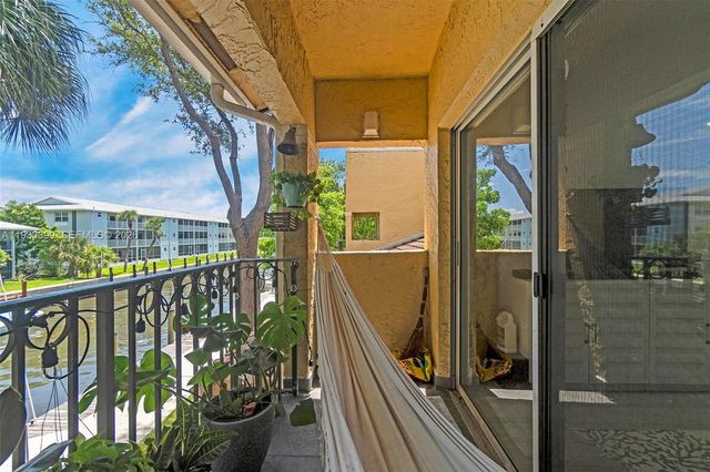 1105 Lake Shore Dr 202, Lake Park, FL 33403