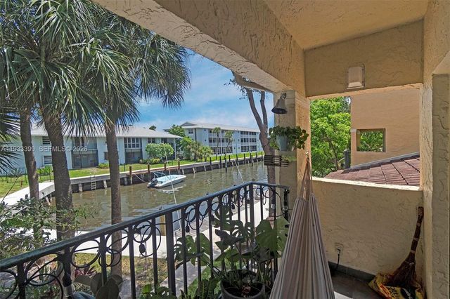 1105 Lake Shore Dr 202, Lake Park, FL 33403