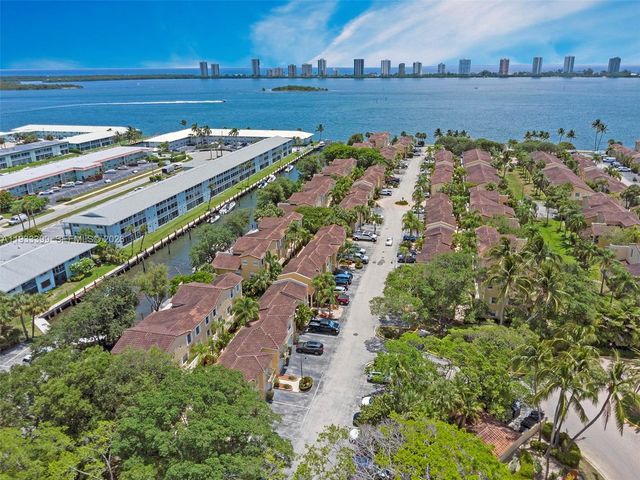 1105 Lake Shore Dr 202, Lake Park, FL 33403