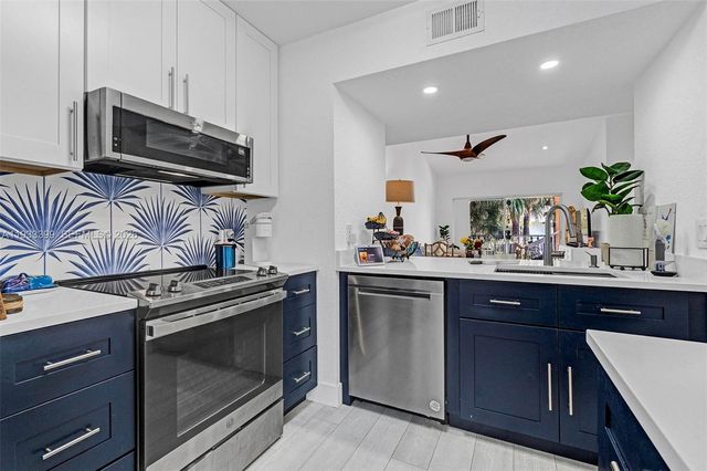 1105 Lake Shore Dr 202, Lake Park, FL 33403