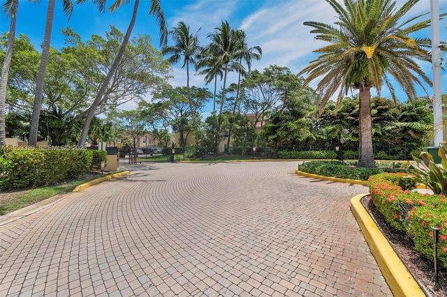 1105 Lake Shore Dr 202, Lake Park, FL 33403