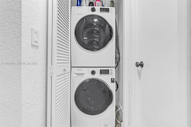 1105 Lake Shore Dr 202, Lake Park, FL 33403