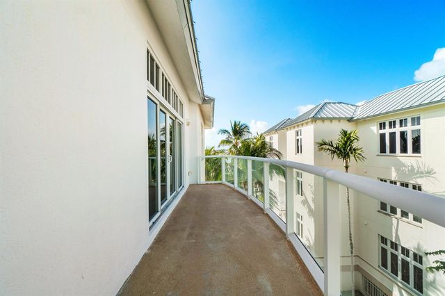 184 Lake Drive 5302, Palm Beach Shores, FL 33404