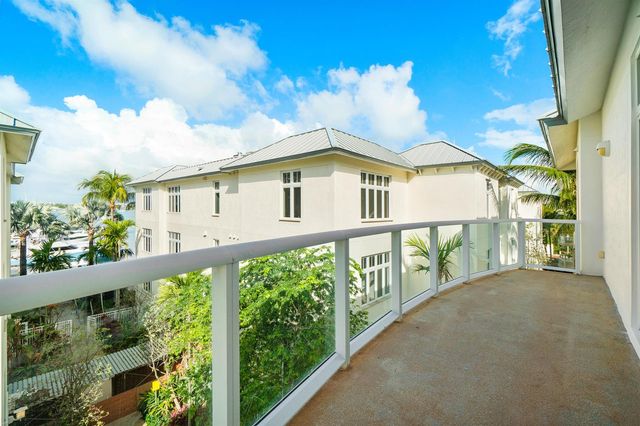 184 Lake Drive 5302, Palm Beach Shores, FL 33404