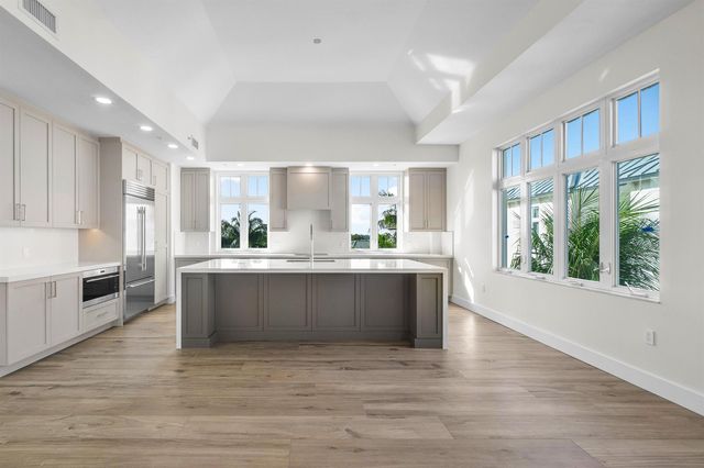 184 Lake Drive 5302, Palm Beach Shores, FL 33404