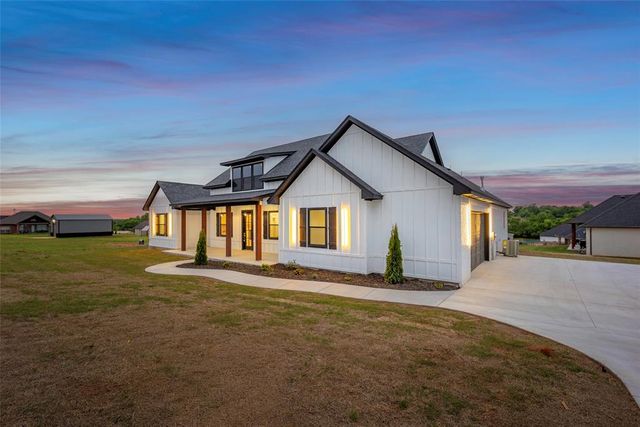 1180 Wolf Creek Drive, Blanchard, OK 73010