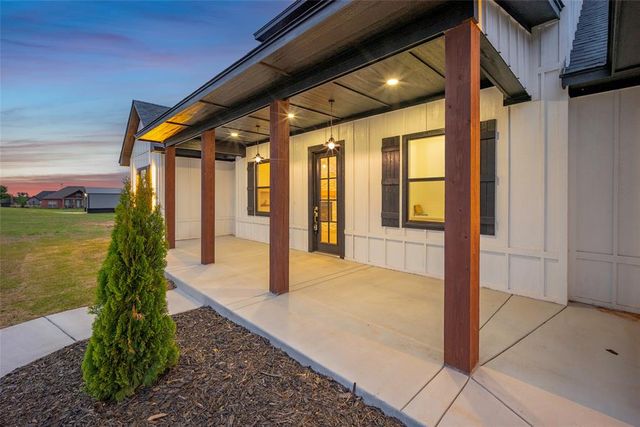 1180 Wolf Creek Drive, Blanchard, OK 73010