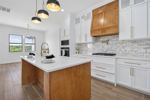 1180 Wolf Creek Drive, Blanchard, OK 73010