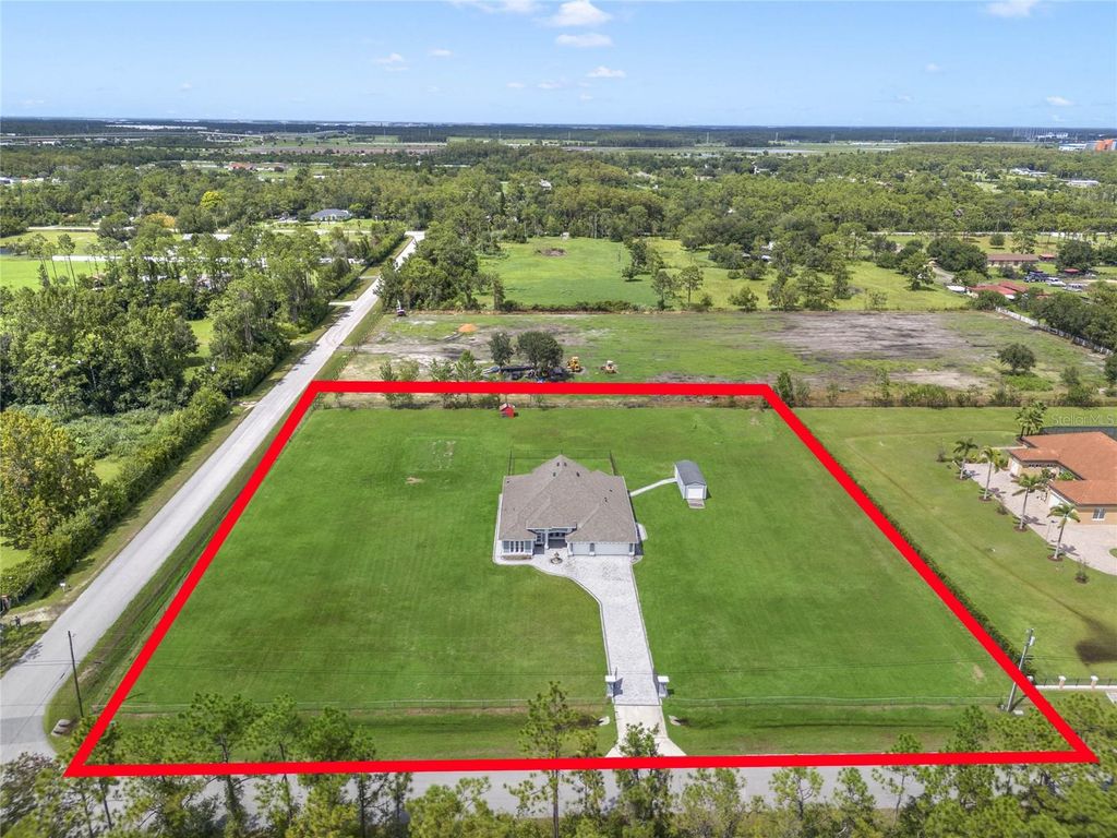 Image 2 of property listing at 6607 WHISPERING PINES ROAD, Orlando, FL 32824