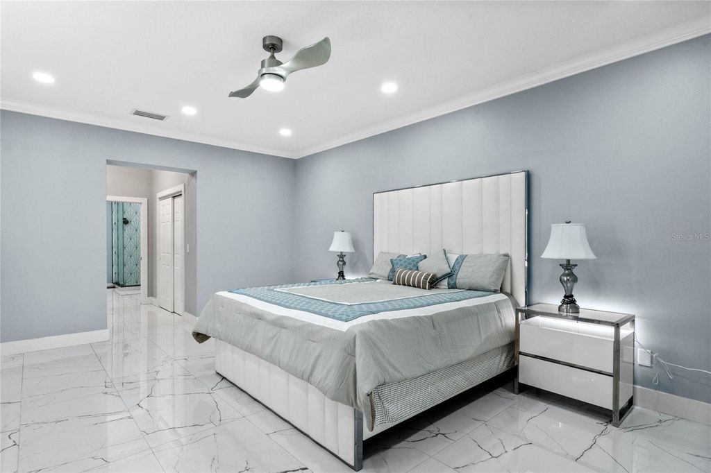 Image 12 of property listing at 6607 WHISPERING PINES ROAD, Orlando, FL 32824