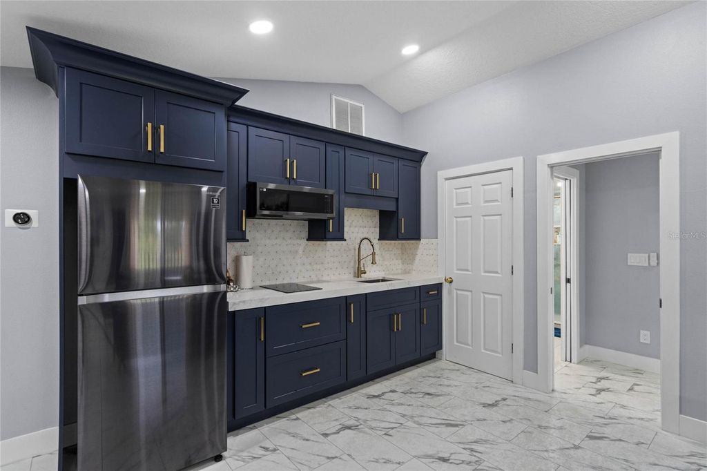 Image 25 of property listing at 6607 WHISPERING PINES ROAD, Orlando, FL 32824