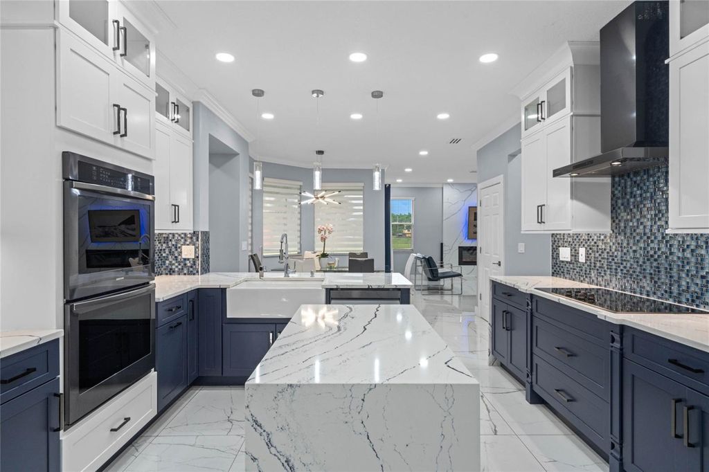 Image 6 of property listing at 6607 WHISPERING PINES ROAD, Orlando, FL 32824