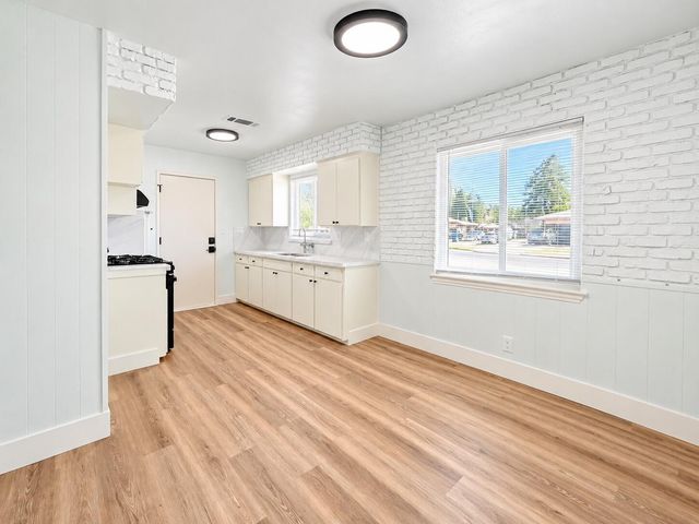 3856 N Hacienda Drive, Fresno, CA 93705